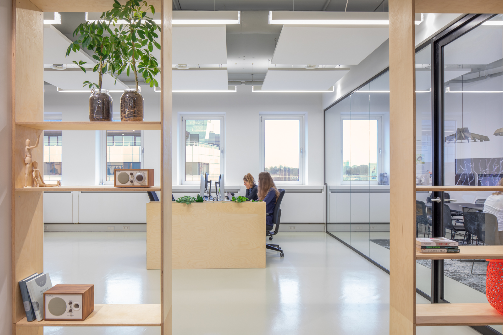 https://www.heyligersarchitects.nl/wp-content/uploads/2021/10/Awareways_Utrecht_Heyligers_interieur_kantoor_office_10_WoutervanderSar_architect_10.jpg