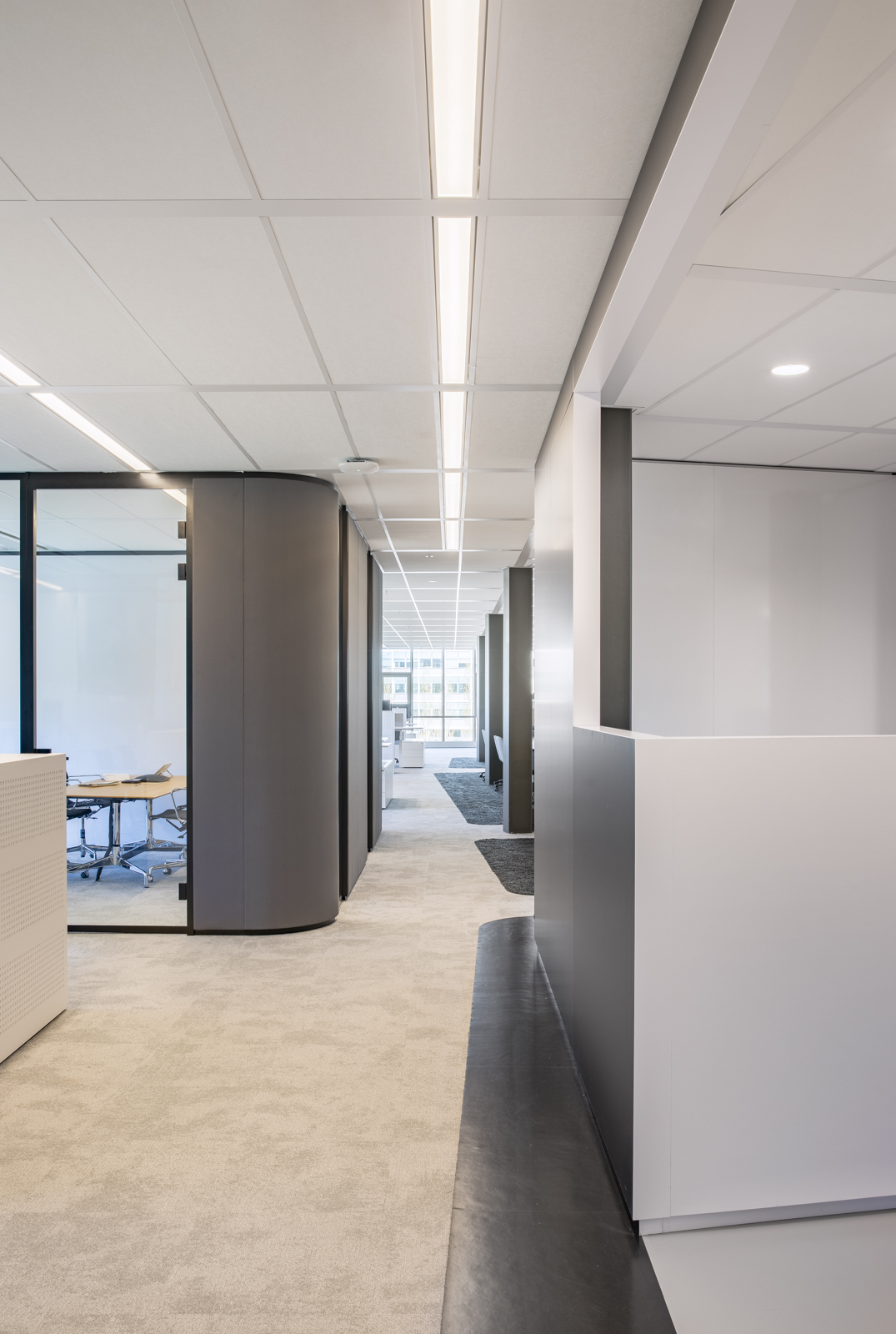 https://www.heyligersarchitects.nl/wp-content/uploads/2021/10/Heyligers_Amsterdam_interieur_kantoor_Sony_Hoofddorp_WoutervanderSar_19041300-11.jpg