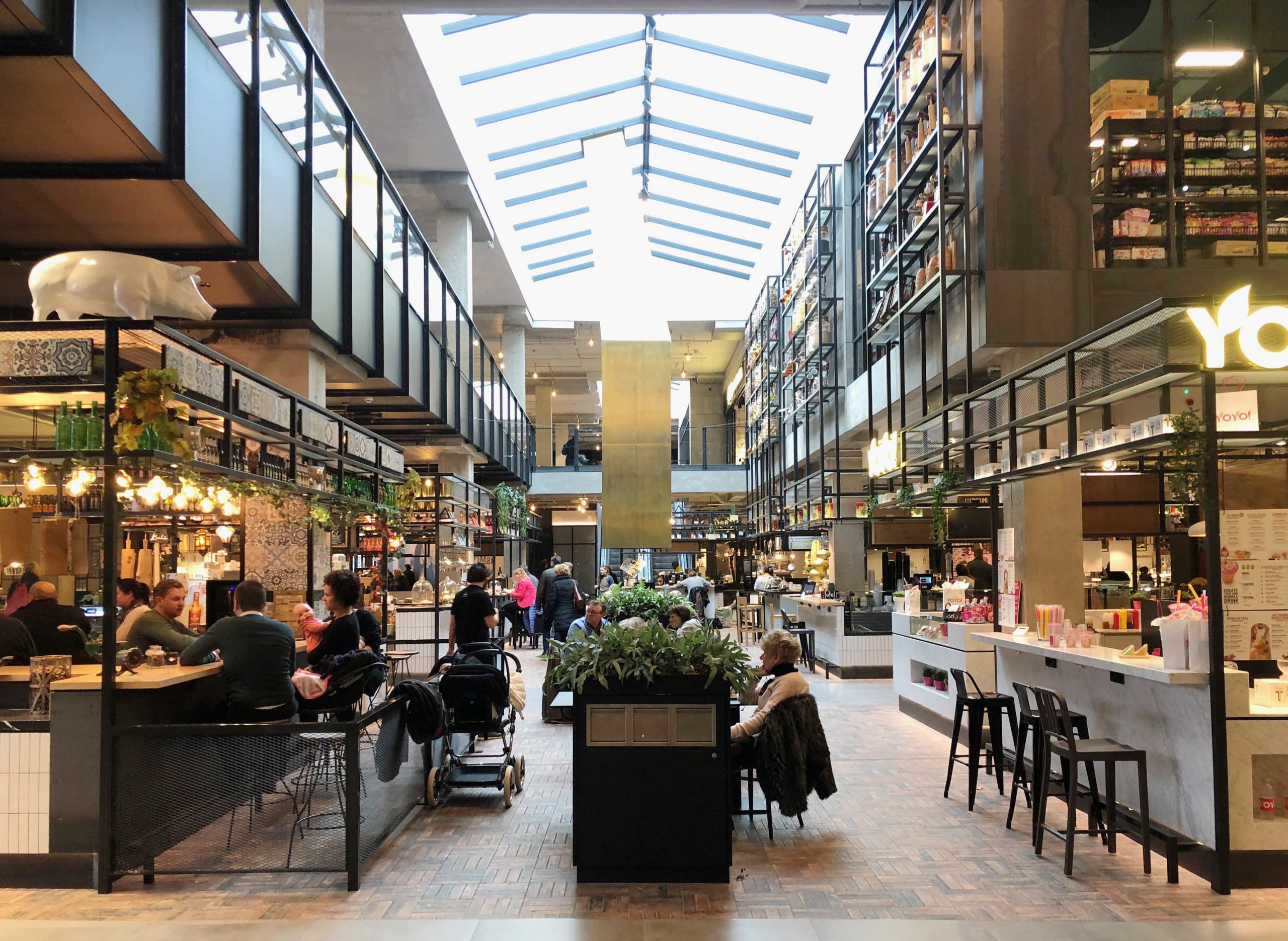 https://www.heyligersarchitects.nl/wp-content/uploads/2021/10/Heyligers_Interieur_Fresh_retail_Leidschendam_6984-scaled.jpg