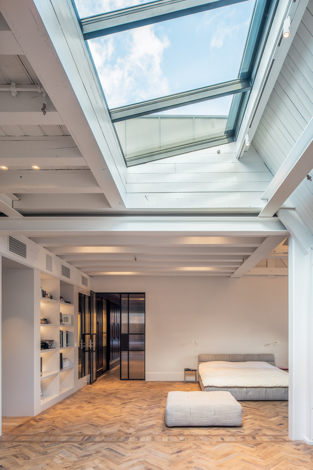 https://www.heyligersarchitects.nl/wp-content/uploads/2021/10/Heyligers_WoutervanderSar_interieur_loft_architect_amsterdam_woonhuis_verbouwing-08.jpg