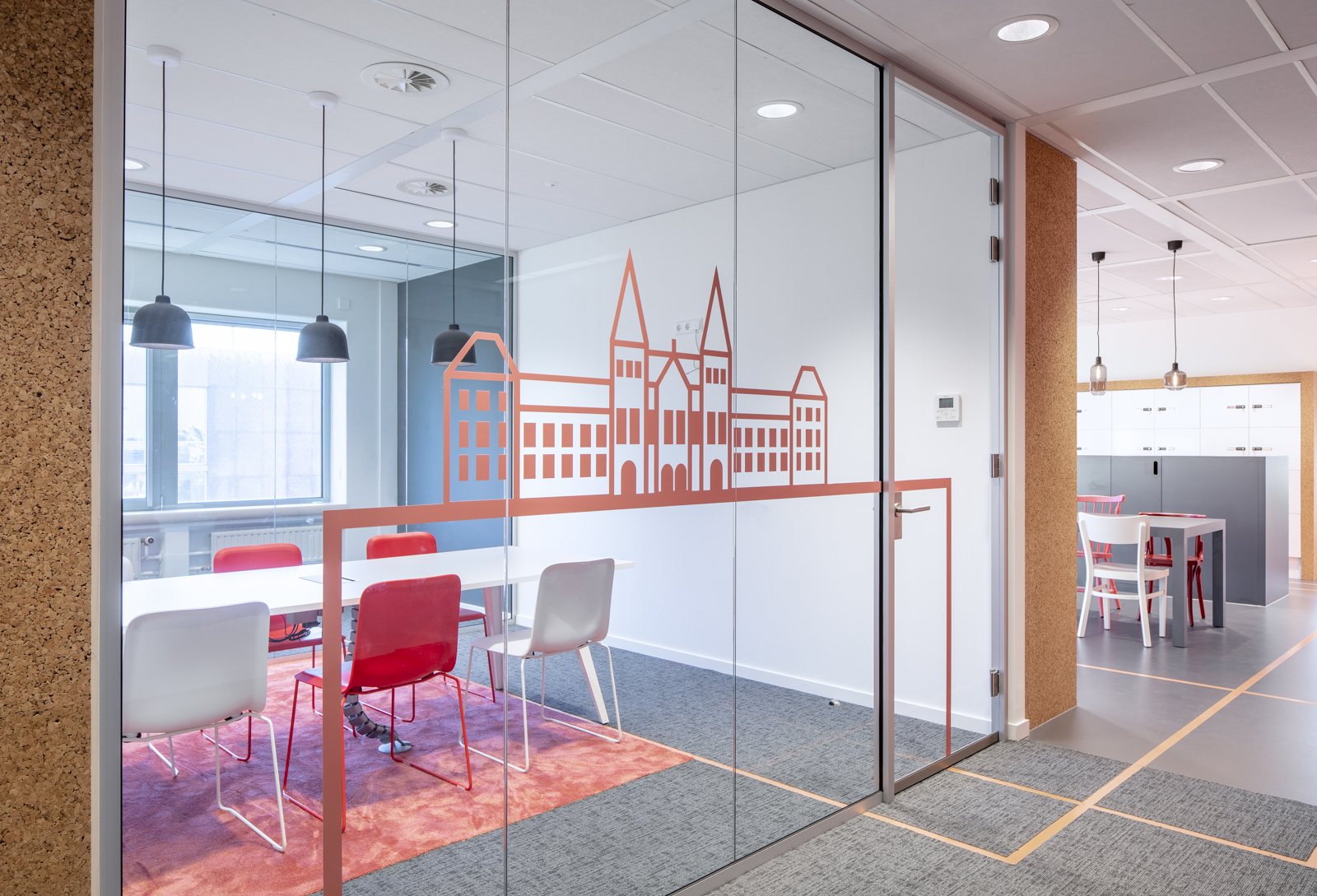 https://www.heyligersarchitects.nl/wp-content/uploads/2021/10/Heyligers_interieur_gemeente_Amsterdam_kantoor_office-01.jpg