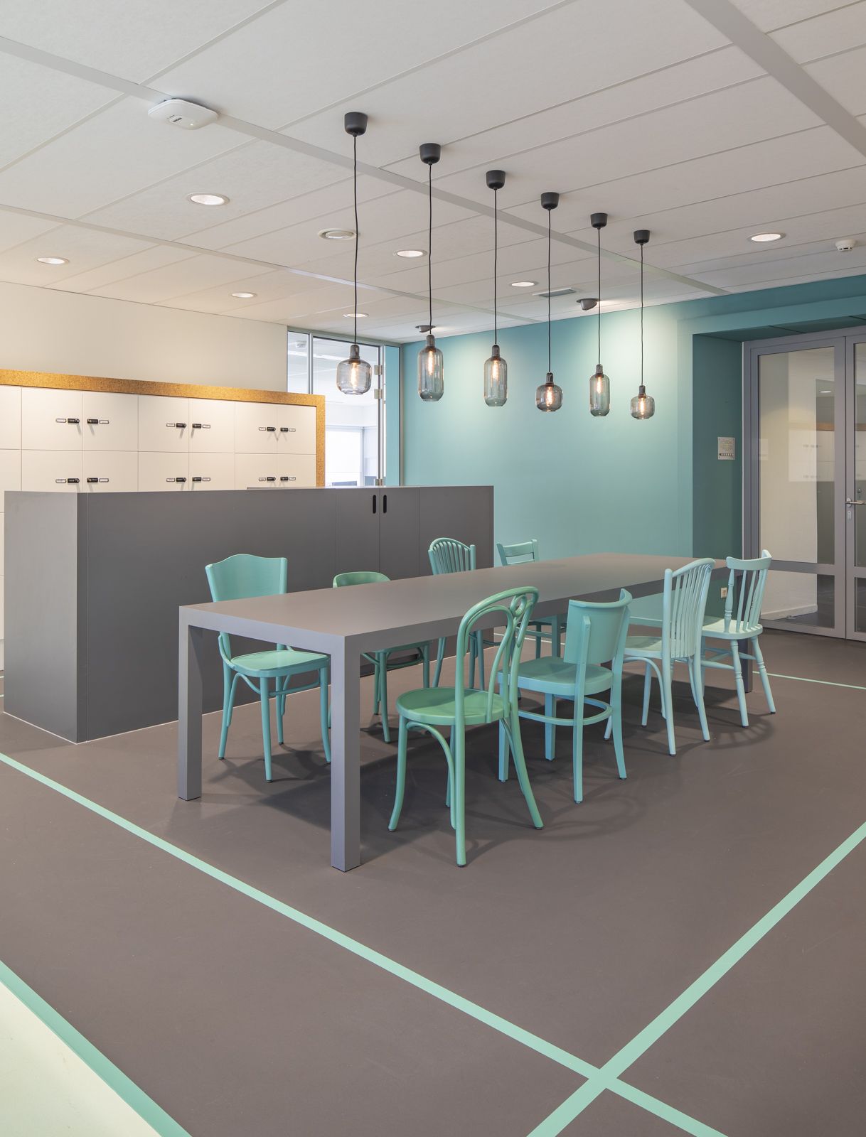 https://www.heyligersarchitects.nl/wp-content/uploads/2021/10/Heyligers_interieur_gemeente_Amsterdam_kantoor_office-06.jpg