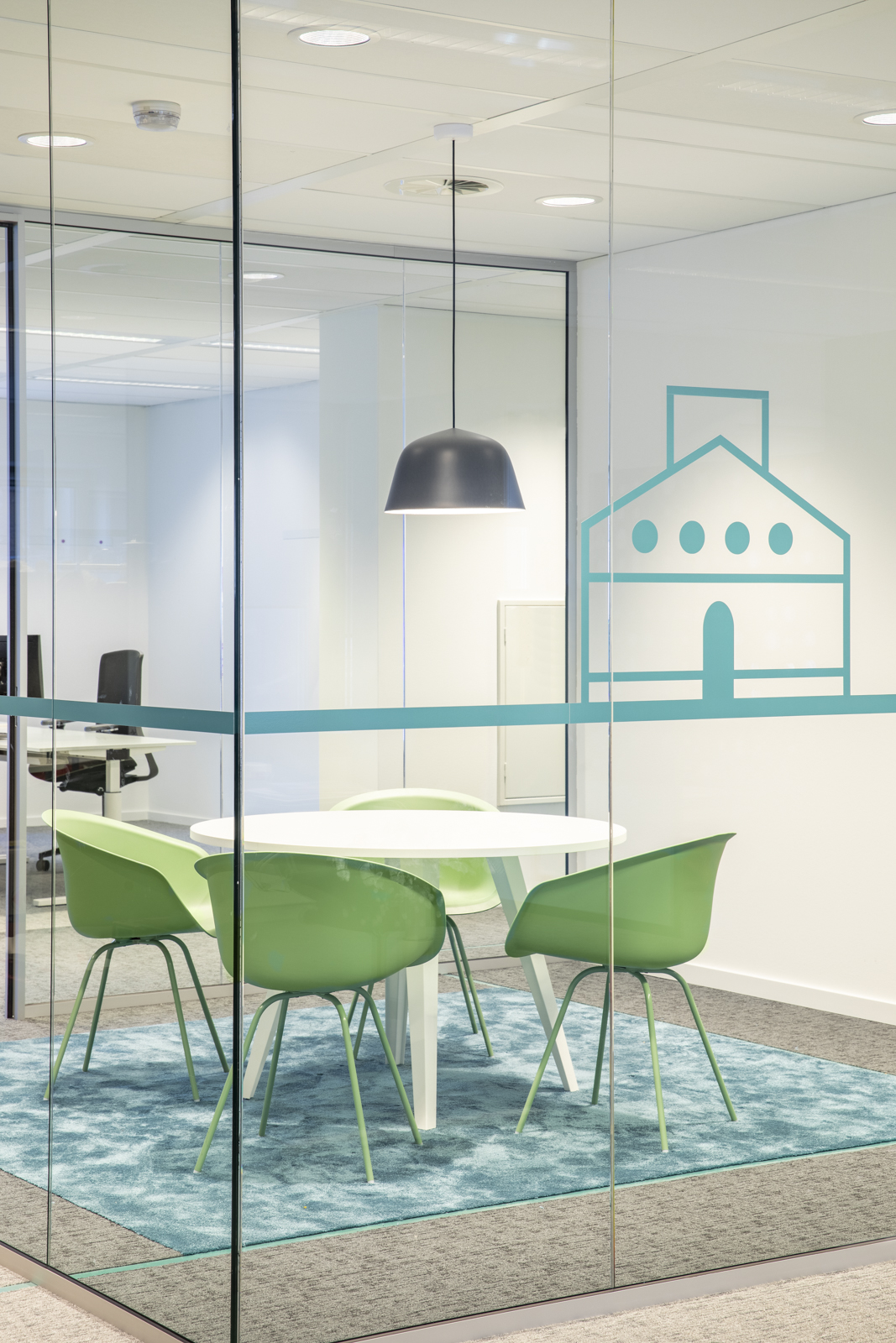 https://www.heyligersarchitects.nl/wp-content/uploads/2021/10/Heyligers_interieur_gemeente_Amsterdam_kantoor_office-09.jpg