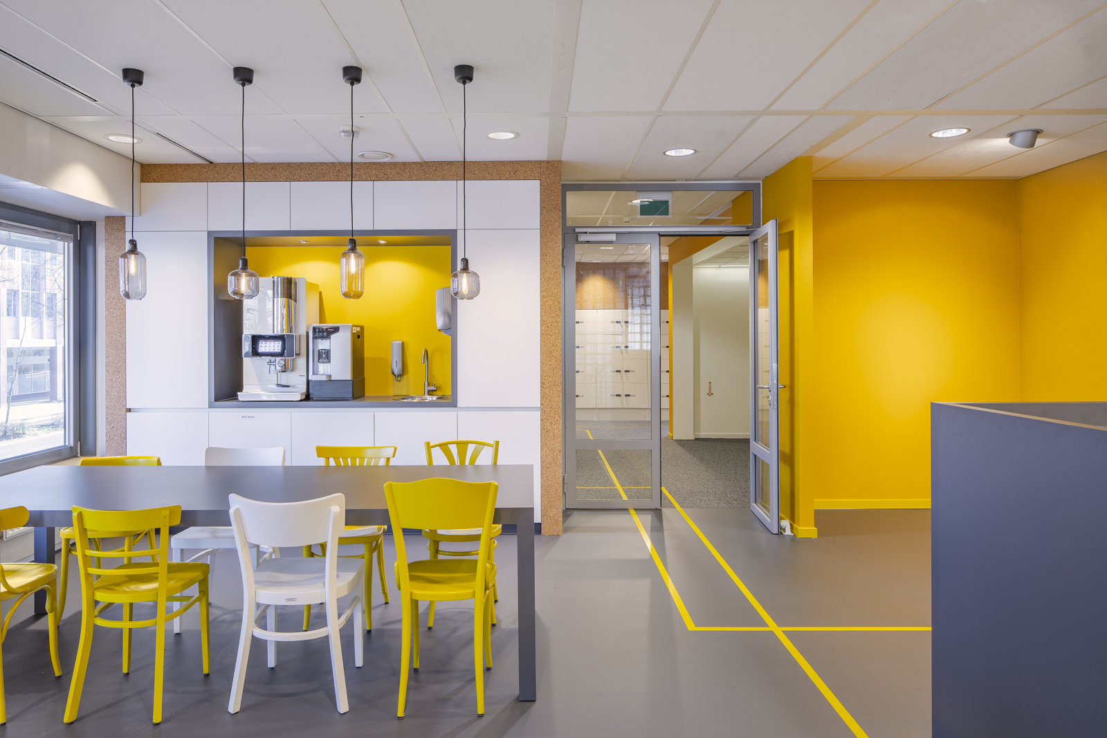 https://www.heyligersarchitects.nl/wp-content/uploads/2021/10/Heyligers_interieur_gemeente_Amsterdam_kantoor_office-16.jpg