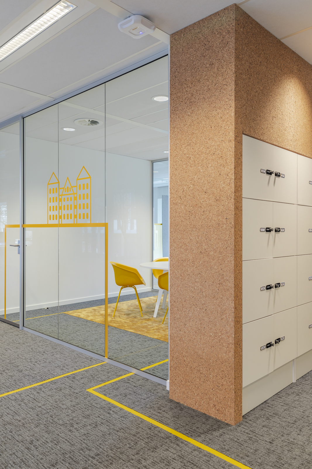 https://www.heyligersarchitects.nl/wp-content/uploads/2021/10/Heyligers_interieur_gemeente_Amsterdam_kantoor_office-21.jpg