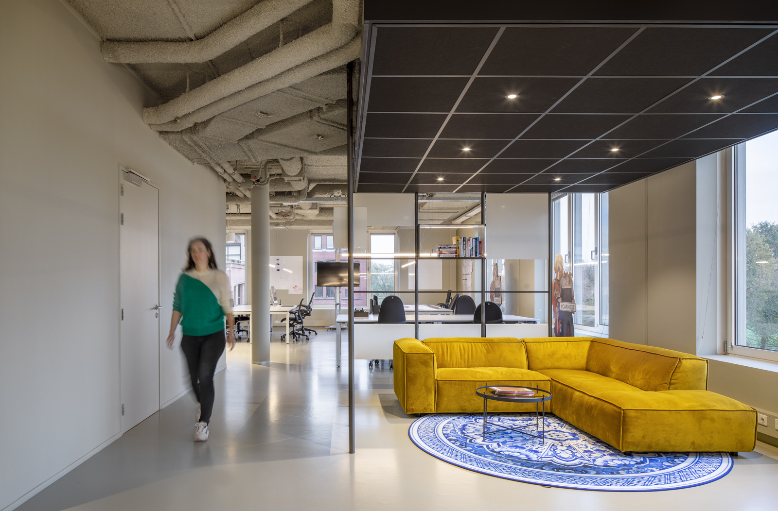 https://www.heyligersarchitects.nl/wp-content/uploads/2021/10/Heyligers_interieur_kantoor_office_interior_DDB_Amstelveen_WoutervanderSar_01.jpg