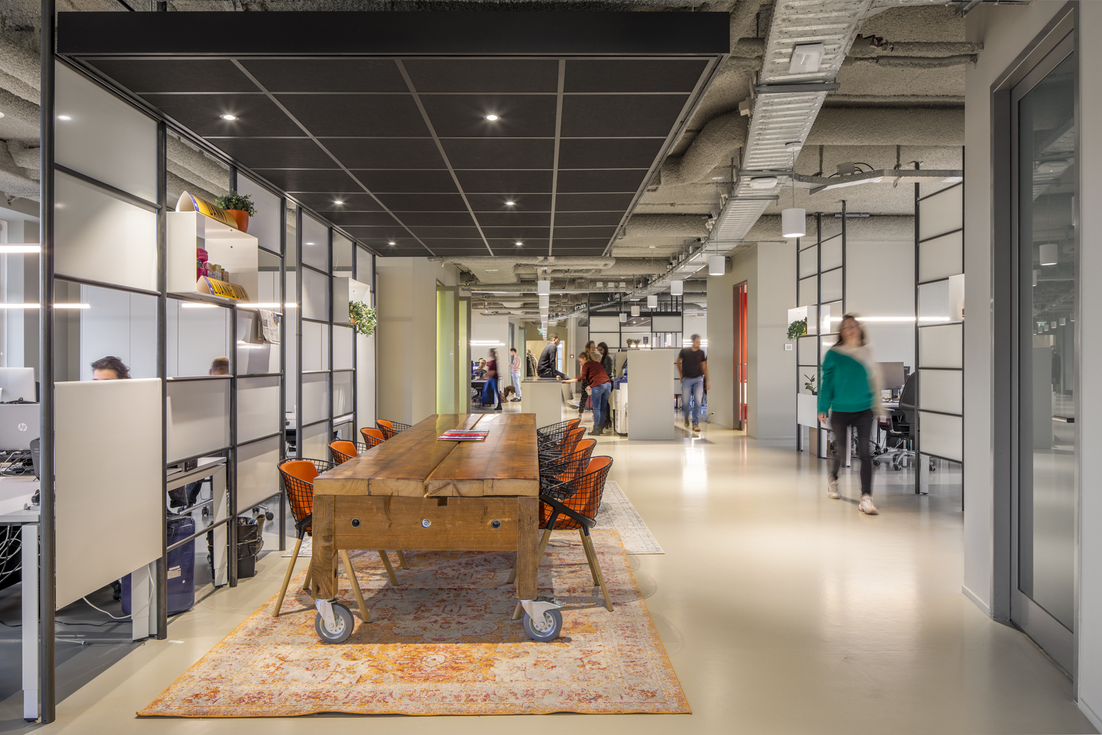 https://www.heyligersarchitects.nl/wp-content/uploads/2021/10/Heyligers_interieur_kantoor_office_interior_DDB_Unlimited_Amstelveen_WoutervanderSar_05.jpg