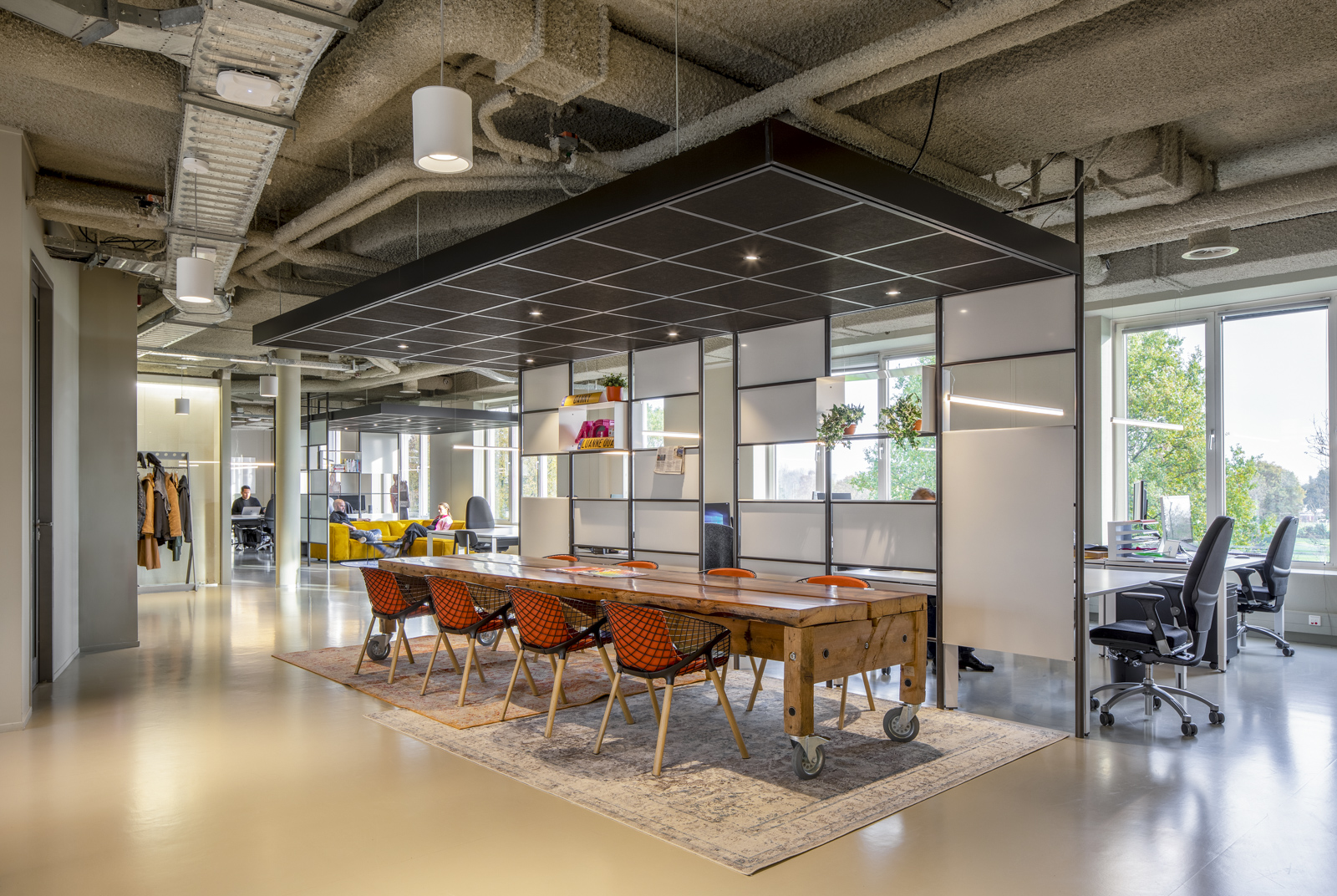 https://www.heyligersarchitects.nl/wp-content/uploads/2021/10/Heyligers_interieur_kantoor_office_interior_DDB_Unlimited_Amstelveen_WoutervanderSar_07.jpg