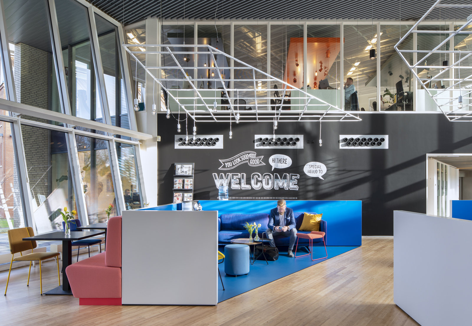 https://www.heyligersarchitects.nl/wp-content/uploads/2021/10/Heyligers_interieur_kantoor_office_interior_DDB_Unlimited_Amstelveen_WoutervanderSar_11.jpg