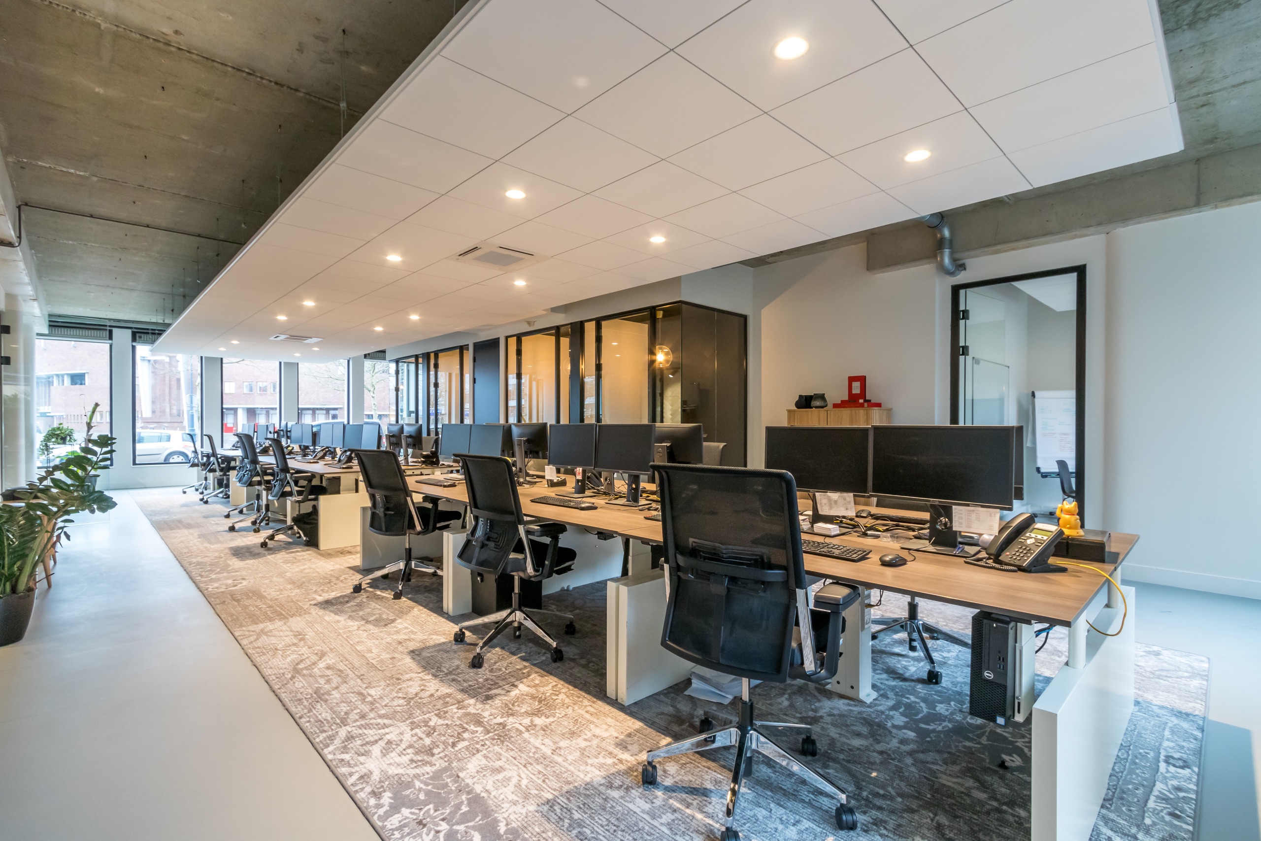 https://www.heyligersarchitects.nl/wp-content/uploads/2021/10/Heyligers_interieur_office_SpringRealEstate-50.jpeg