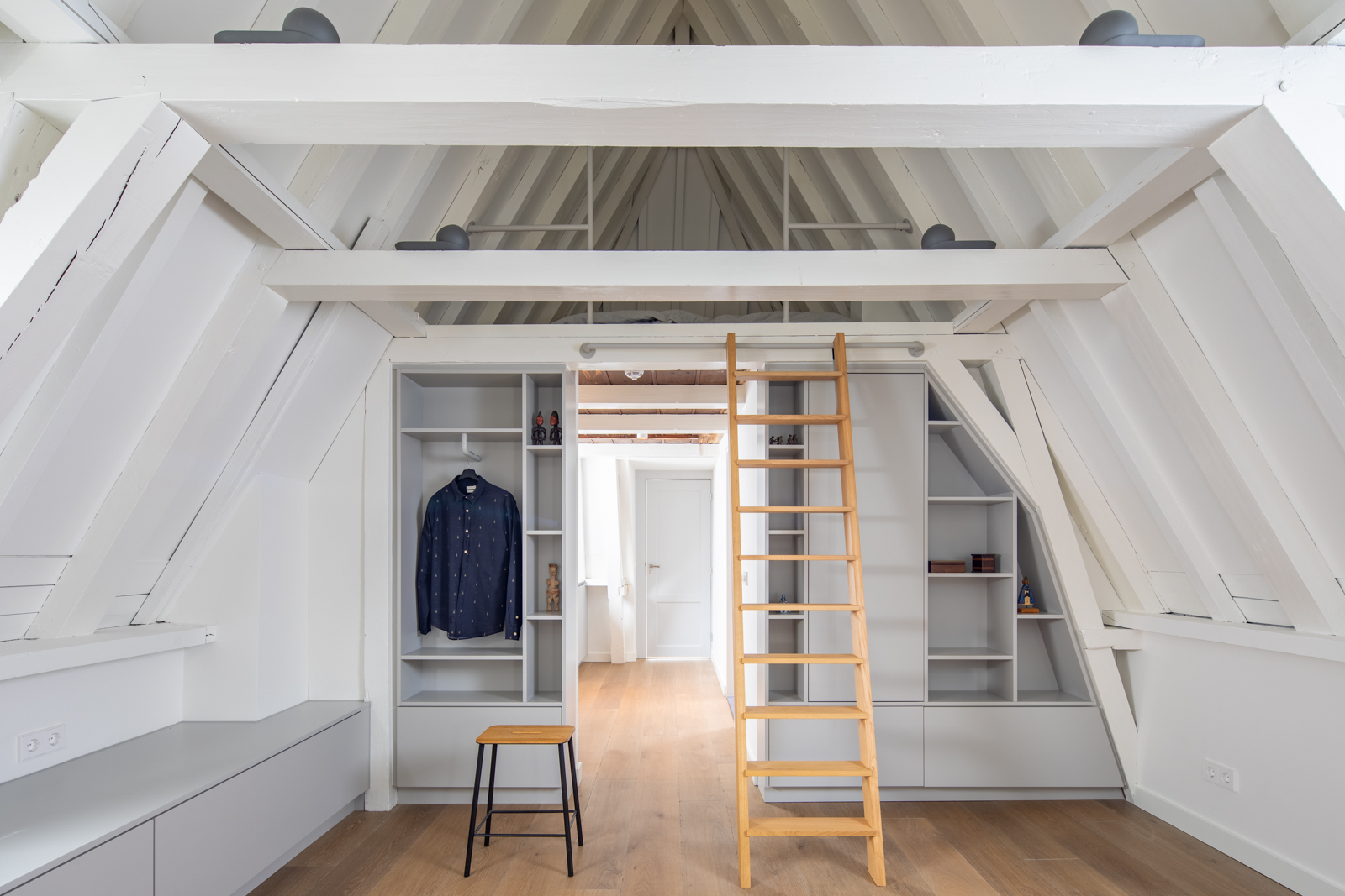 https://www.heyligersarchitects.nl/wp-content/uploads/2021/10/Heyligers_interieur_woonhuis_grachtenpand_architect_WoutervanderSar_canalhouse-31.jpg