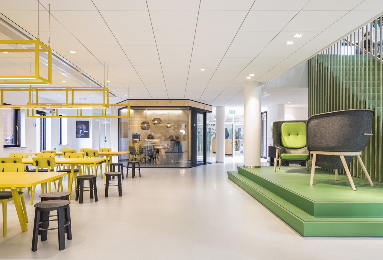 https://www.heyligersarchitects.nl/wp-content/uploads/2021/10/Kantoor-Office-Interieurarchitectuur-design-Heyligers-01.jpg