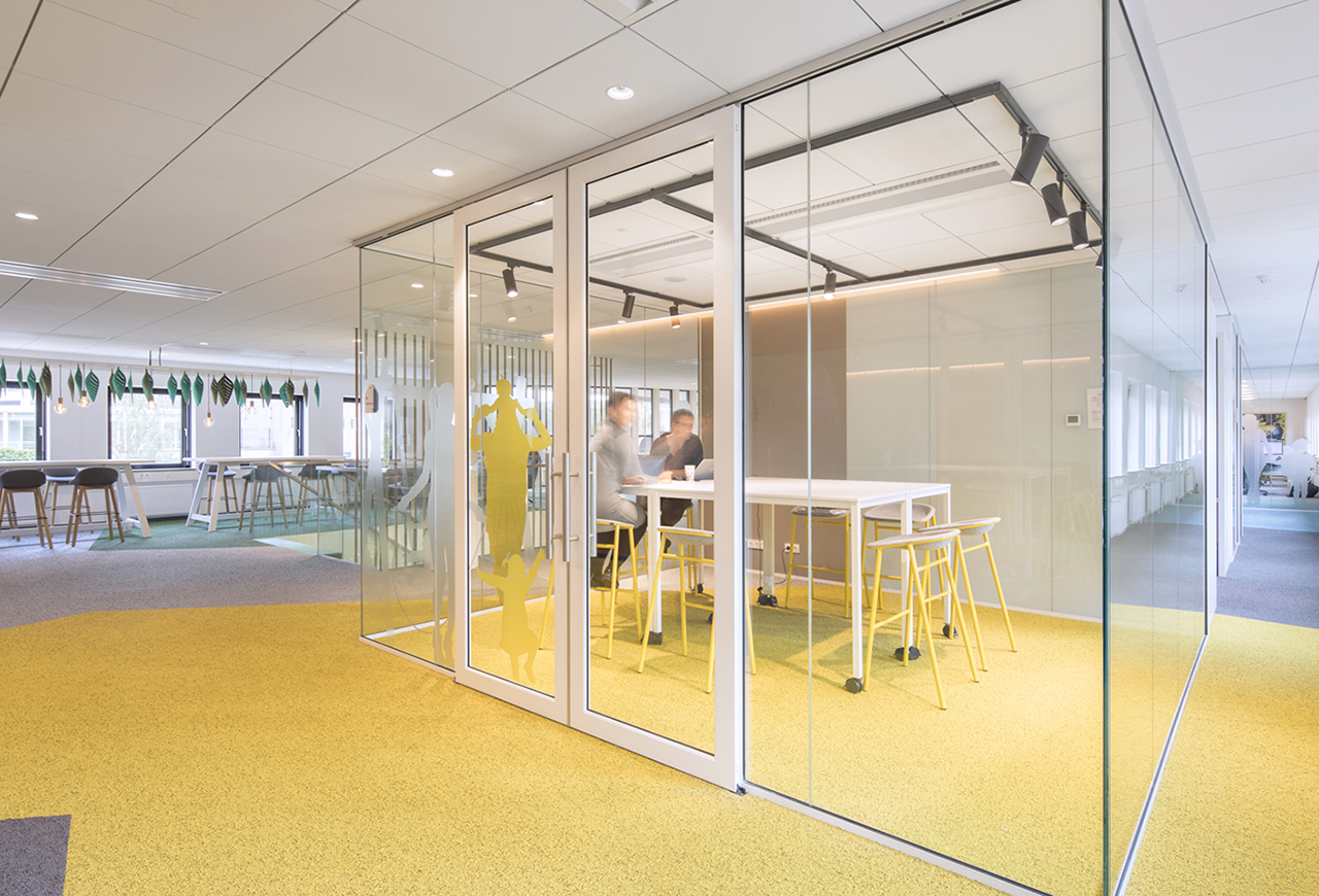 https://www.heyligersarchitects.nl/wp-content/uploads/2021/10/Kantoor-Office-Interieurarchitectuur-design-Heyligers-17.jpg