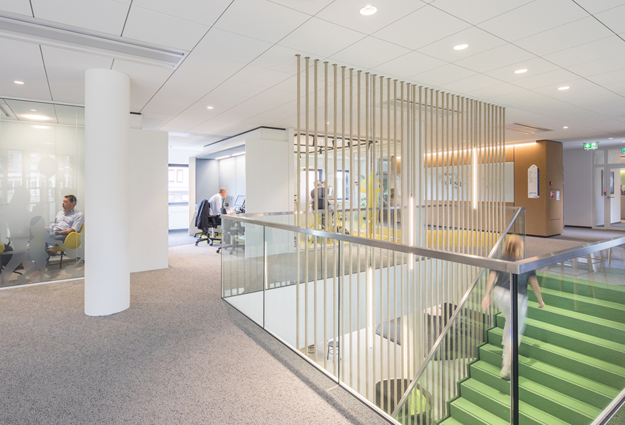 https://www.heyligersarchitects.nl/wp-content/uploads/2021/10/Kantoor-Office-Interieurarchitectuur-design-Heyligers-21.jpg