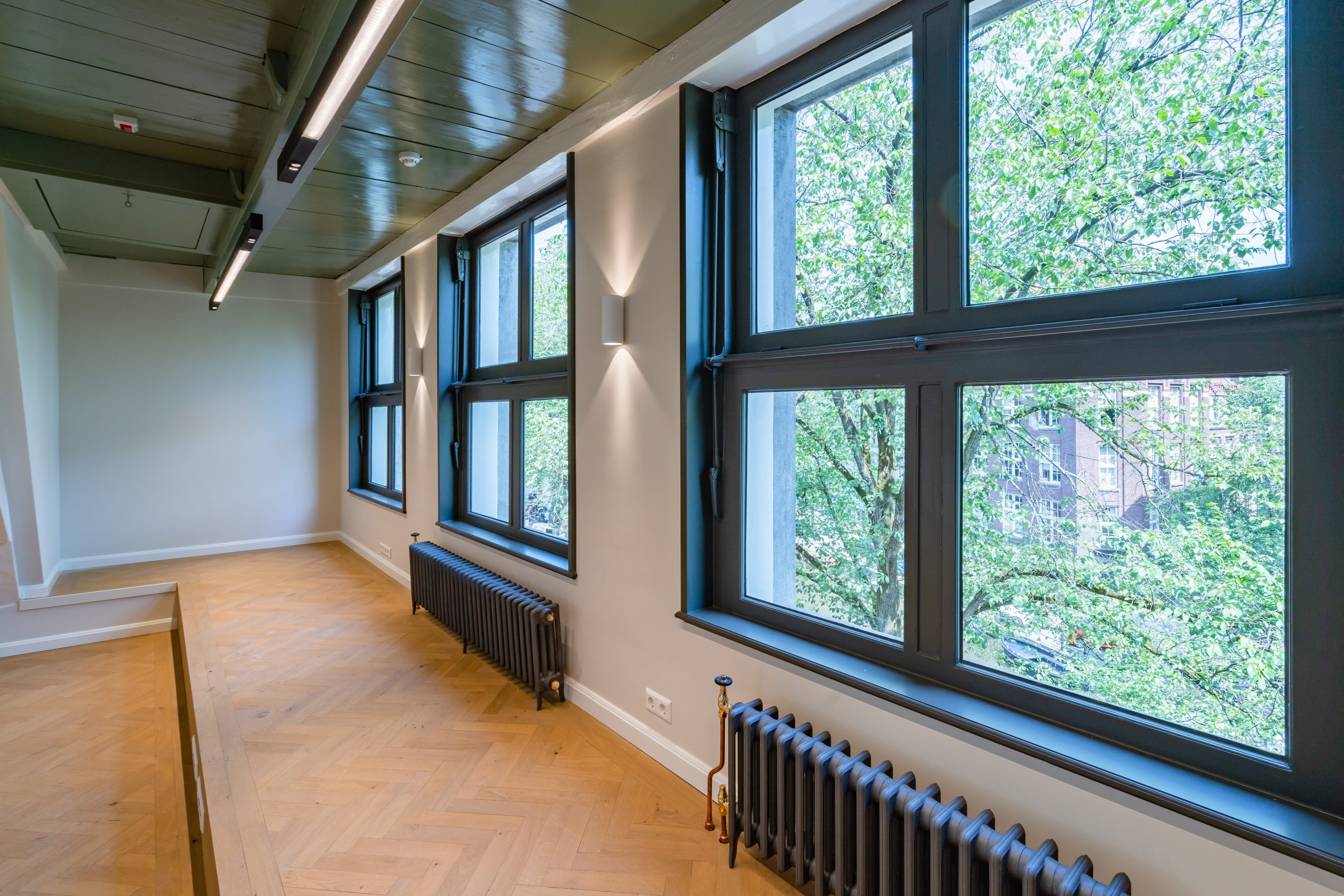 https://www.heyligersarchitects.nl/wp-content/uploads/2021/10/heyligers__herengracht_monumentaal_grachtenpand_amsterdam_interieur471-scaled.jpg