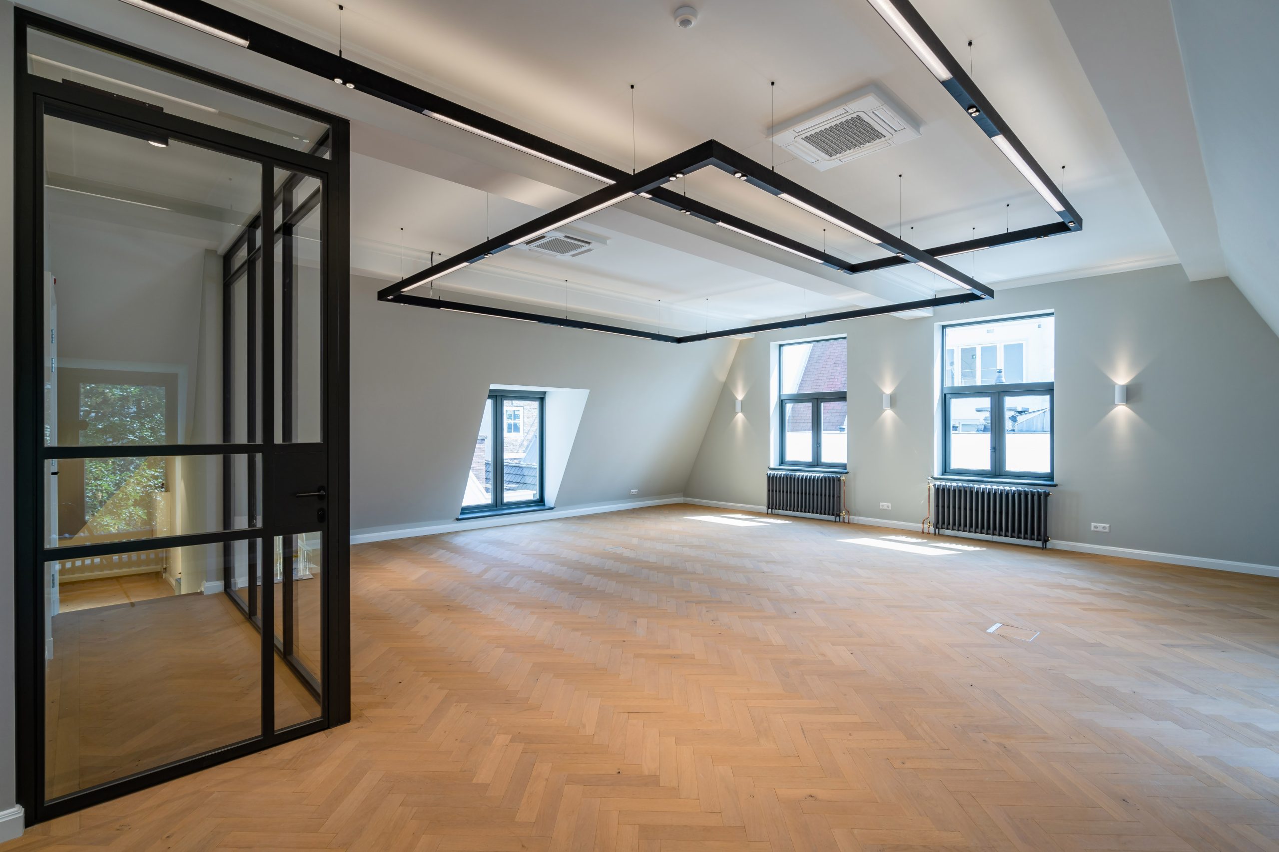 https://www.heyligersarchitects.nl/wp-content/uploads/2021/10/heyligers__herengracht_monumentaal_grachtenpand_amsterdam_interieur482-scaled.jpg