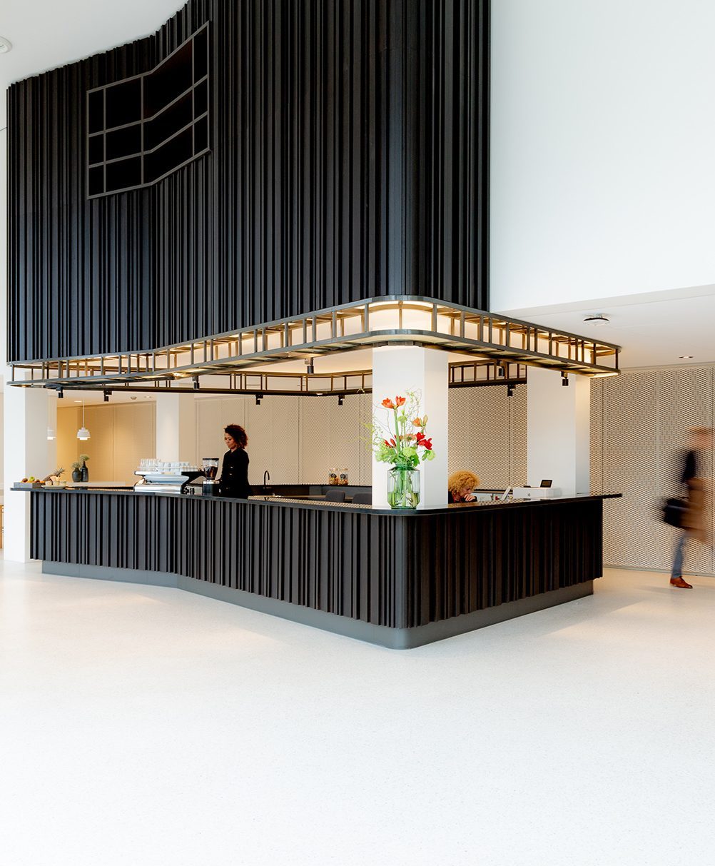 https://www.heyligersarchitects.nl/wp-content/uploads/2021/10/kantoor_Heyligers-Architectuur-Interieur_15_Rotterdam_M.Debrichy_AON_vastgoed-4-e1554716542425.jpg