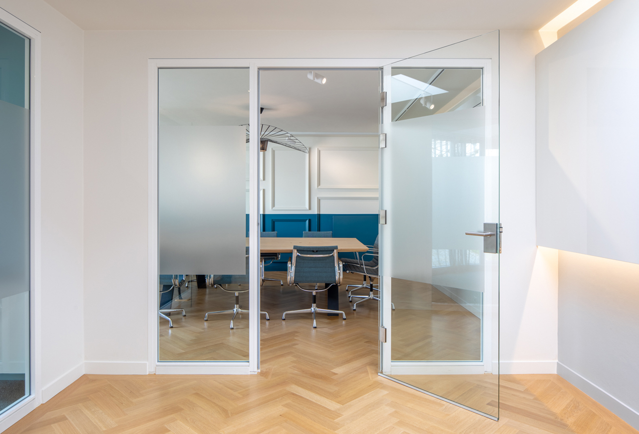 https://www.heyligersarchitects.nl/wp-content/uploads/2021/10/wijnstael-kantoor-office-concept-interior-interieur-heyligers-09.jpg