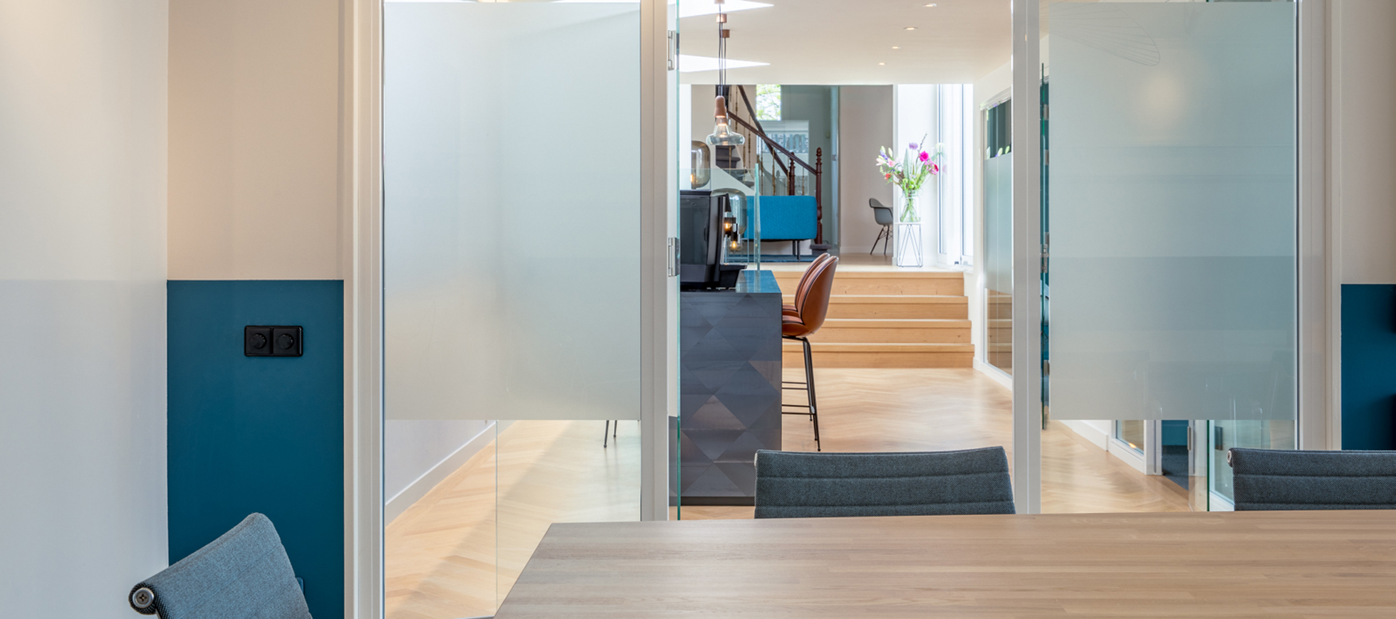 https://www.heyligersarchitects.nl/wp-content/uploads/2021/10/wijnstael-kantoor-office-concept-interior-interieur-heyligers-10.jpg