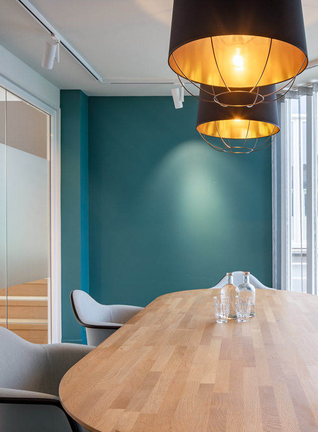 https://www.heyligersarchitects.nl/wp-content/uploads/2021/10/wijnstael-kantoor-office-concept-interior-interieur-heyligers-11.jpg