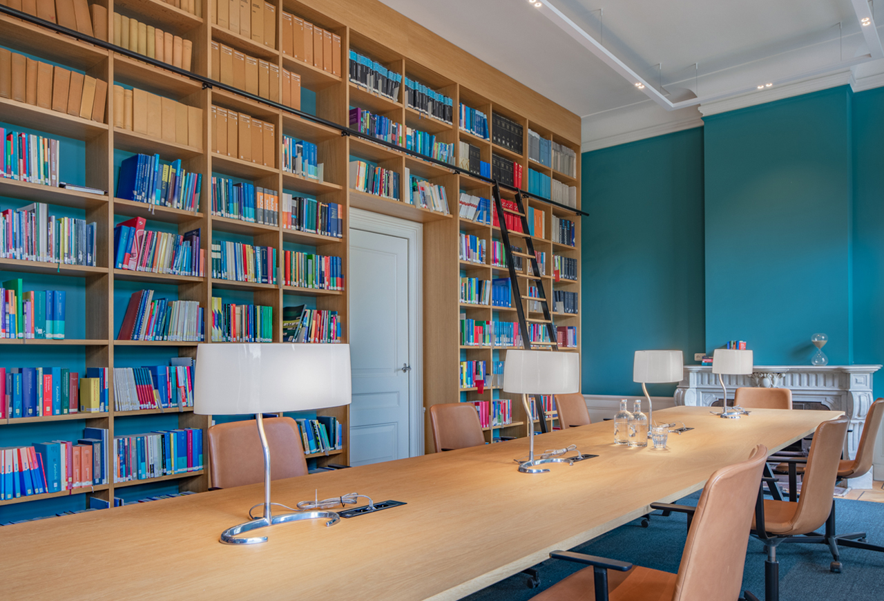https://www.heyligersarchitects.nl/wp-content/uploads/2021/10/wijnstael-kantoor-office-concept-interior-interieur-heyligers-14.jpg