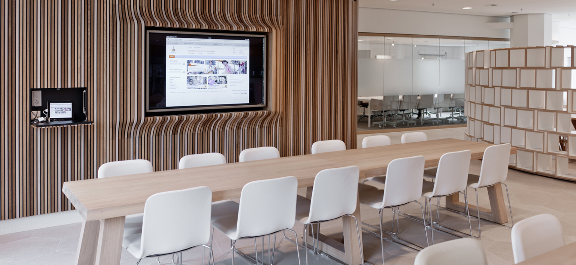 https://www.heyligersarchitects.nl/wp-content/uploads/2021/11/Home-Rabobank-Bedrijfsrestaurant-Interieur-Heyligers.jpg