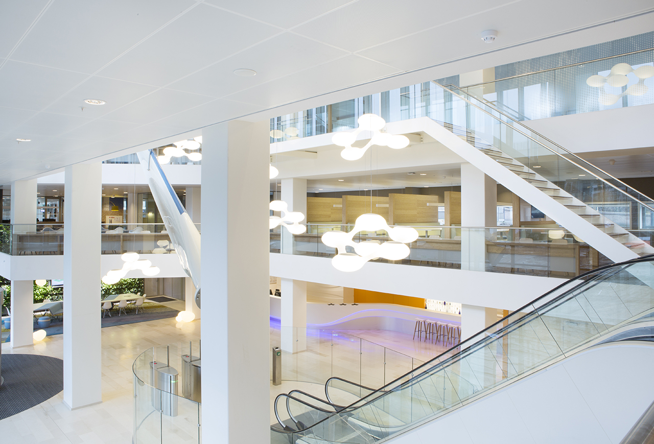 https://www.heyligersarchitects.nl/wp-content/uploads/2021/11/NUON-nieuwAmsterdam-interieur-kantoor-Heyligers-04.jpg