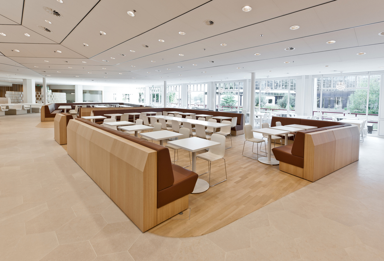 https://www.heyligersarchitects.nl/wp-content/uploads/2021/11/Rabobank-Bedrijfsrestaurant-Interieur-Heyligers-05.jpg