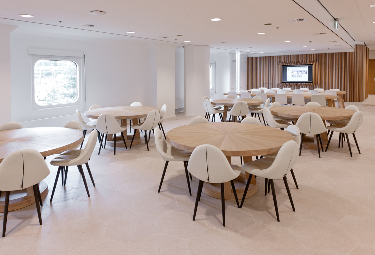 https://www.heyligersarchitects.nl/wp-content/uploads/2021/11/Rabobank-Bedrijfsrestaurant-Interieur-Heyligers-12.jpg