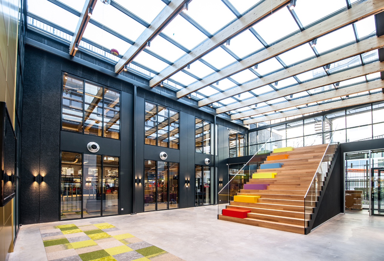 https://www.heyligersarchitects.nl/wp-content/uploads/2021/11/Renovatie-kantoor-Greetz-renovation-office-ontwerp-design-Heyligers-07.jpg
