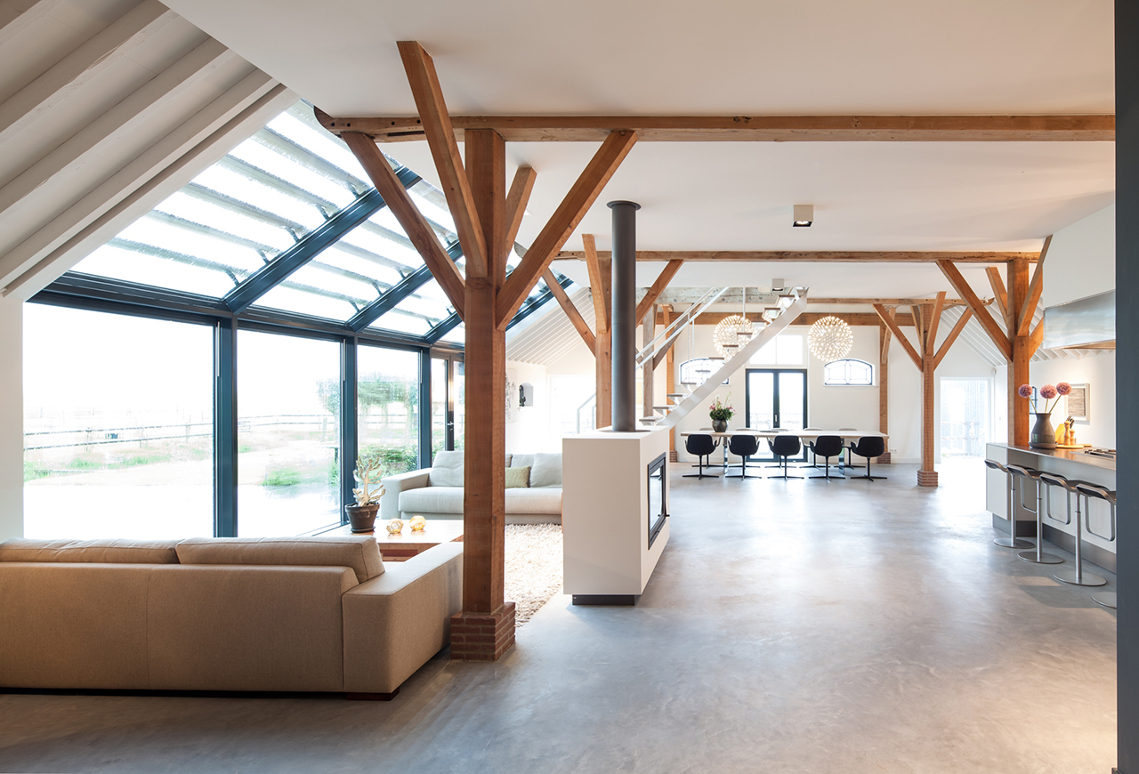 https://www.heyligersarchitects.nl/wp-content/uploads/2021/12/Renovatie-woonboerderij-monument-interieur-Heyligers-renovation-monumental-farmhouse-interior-design-01.jpg