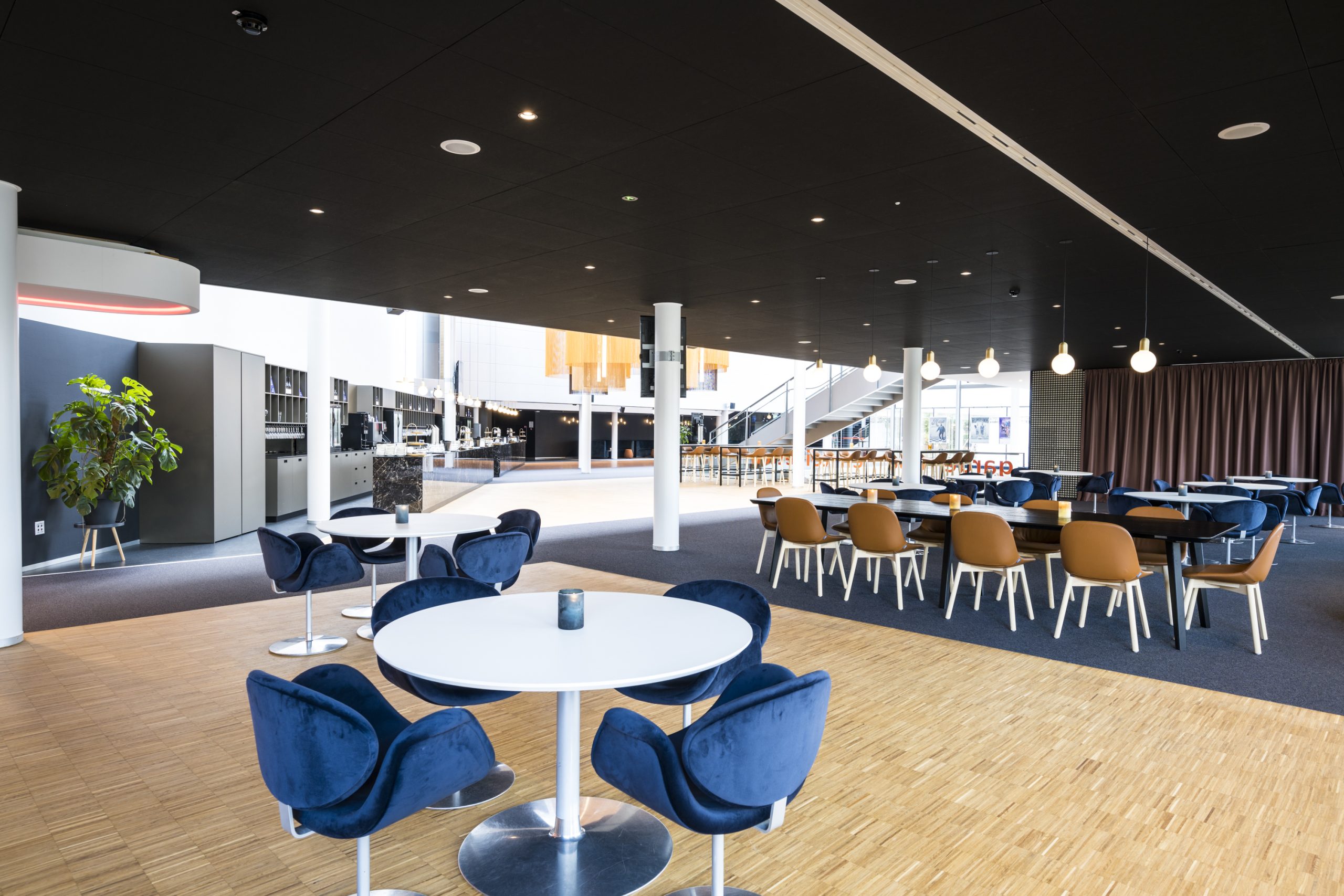 https://www.heyligersarchitects.nl/wp-content/uploads/2022/11/ORPH01_LowRes01_Orpheus-Nieuwe-Foyer-Credits-Sven-Scholten-LR-1-scaled.jpg