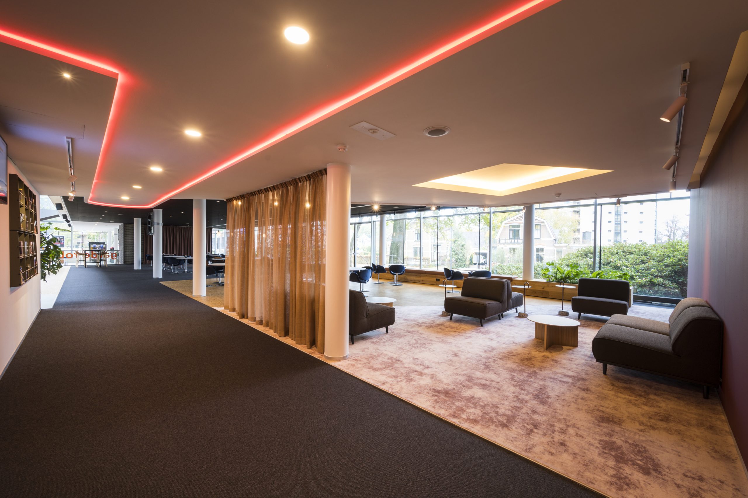 https://www.heyligersarchitects.nl/wp-content/uploads/2022/11/ORPH01_LowRes03_Orpheus-Nieuwe-Foyer-Credits-Sven-Scholten-LR-3-scaled.jpg