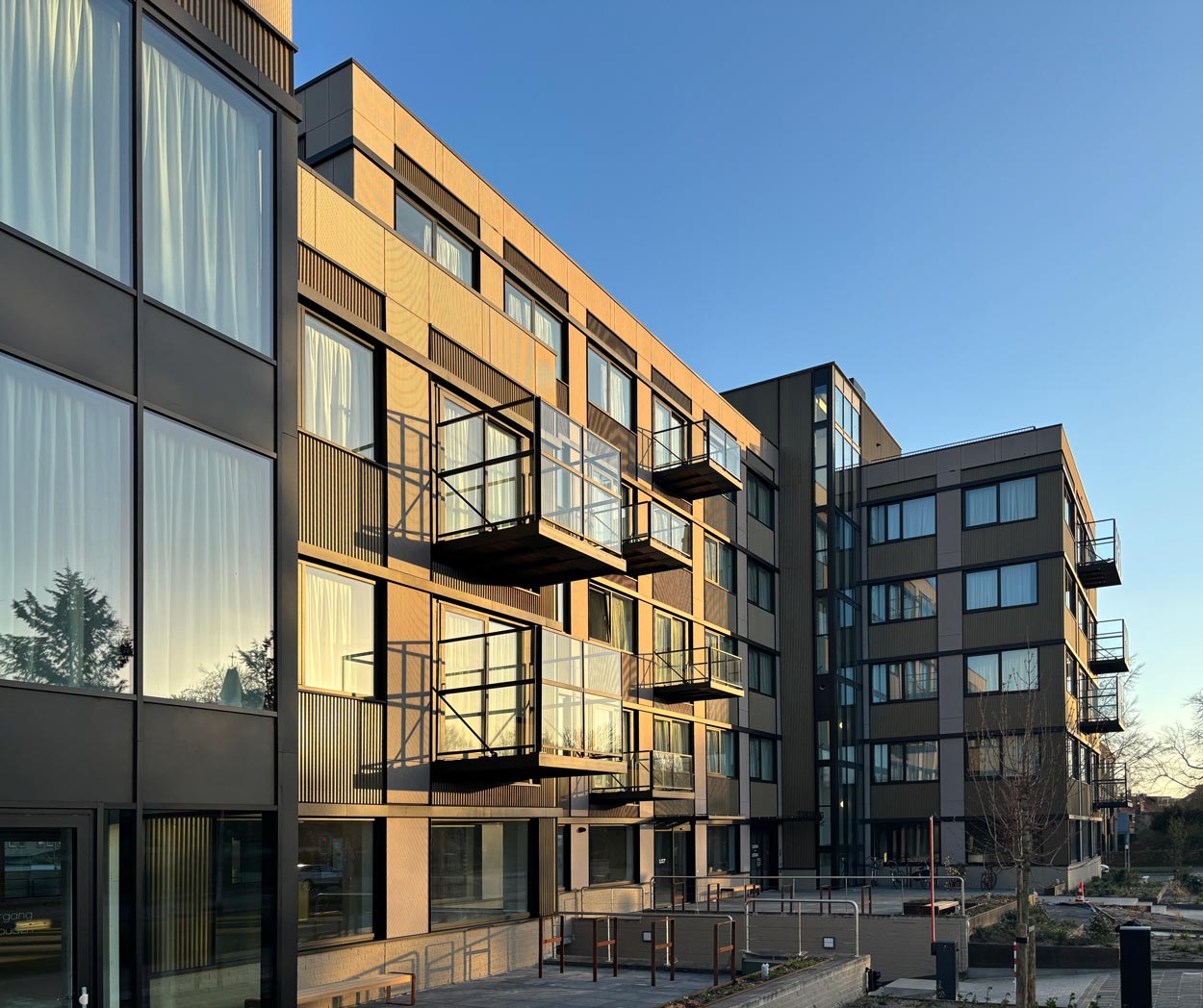 https://www.heyligersarchitects.nl/wp-content/uploads/2023/10/1BHSTAD-linksvoor1.jpg
