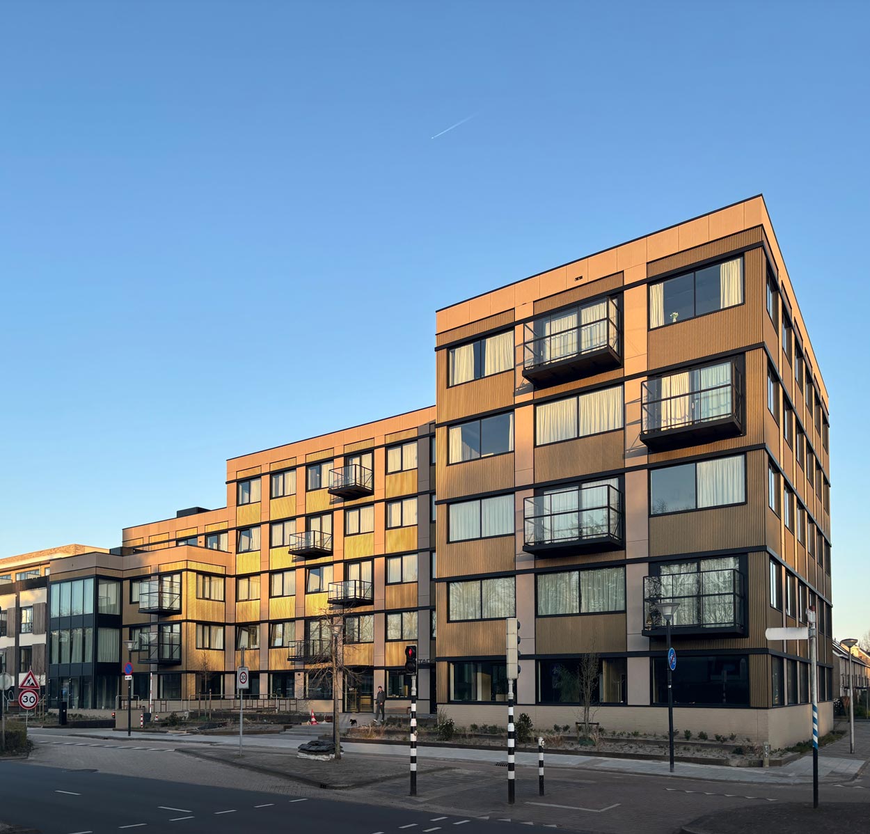 https://www.heyligersarchitects.nl/wp-content/uploads/2023/10/6BHSTAD-rechtsvoor.jpg