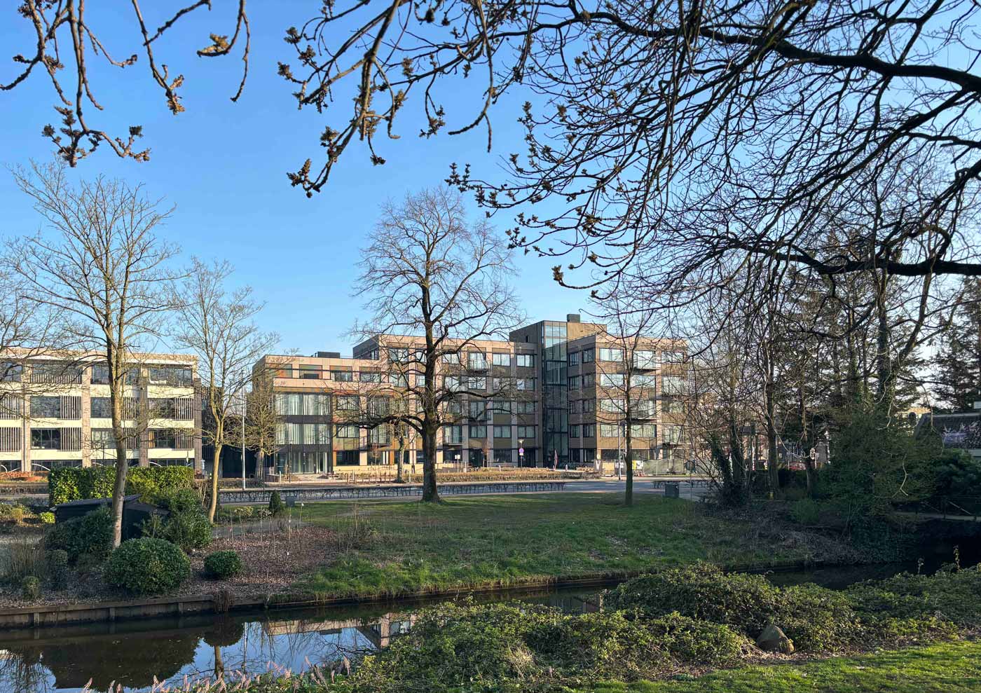 https://www.heyligersarchitects.nl/wp-content/uploads/2026/04/LR2BHSTAD-overkant1.jpg